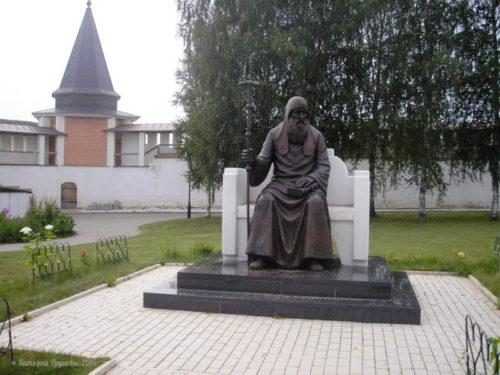 Памятник патриарху Иову 