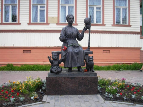 Памятник женам - берегиням семейного очага (Архангельск) 