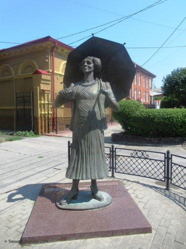 Памятник Фаине Раневской (Таганрог) 