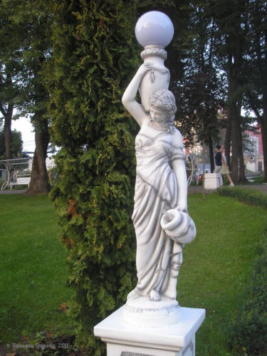 Женская скульптура (Тверь)