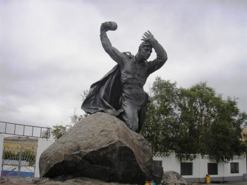 Памятник Анатолию Бредову