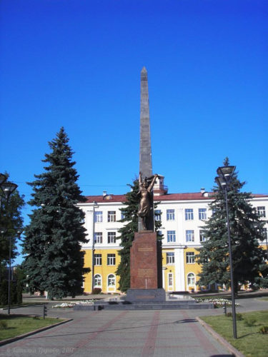 Памятник комсомольцам-подпольщикам