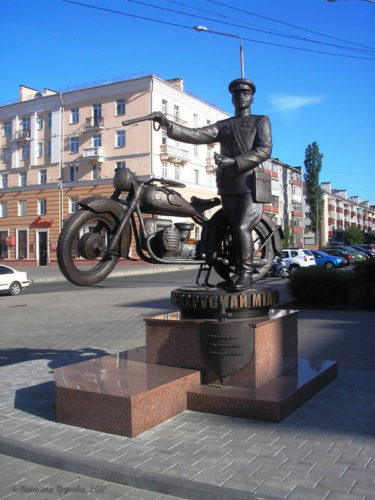 Памятник постовому