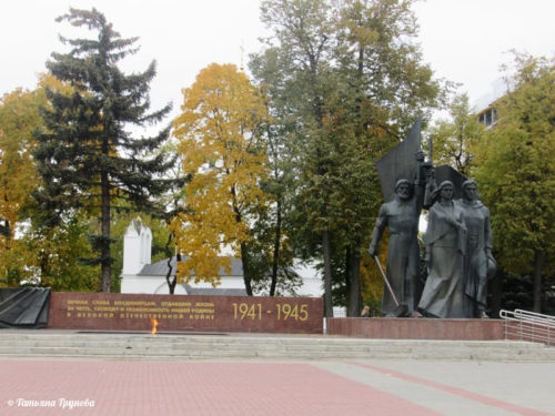 Мемориал на площади Победы