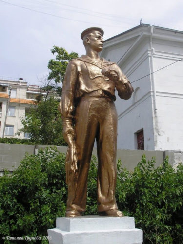 Памятник матросу