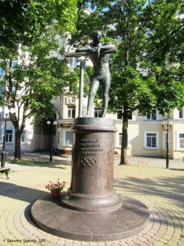 Памятник Николаю Андрианову