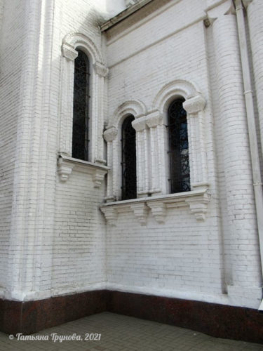 Окна собора
