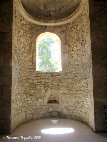 Окно в храме