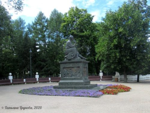памятник Державину в Казани