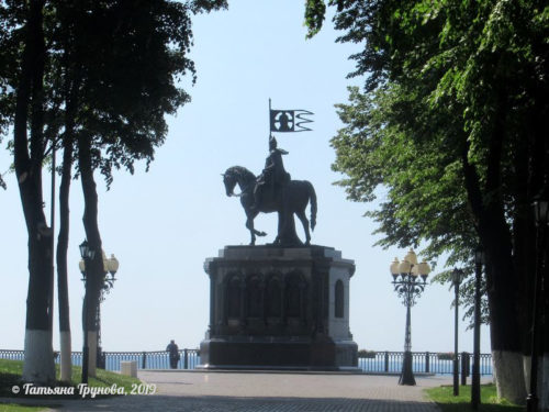 Памятник во Владимире