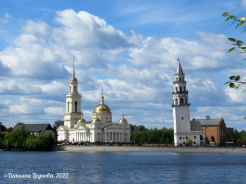 Башня и собор в Невьянске