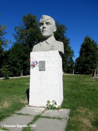 Памятник Гомзину
