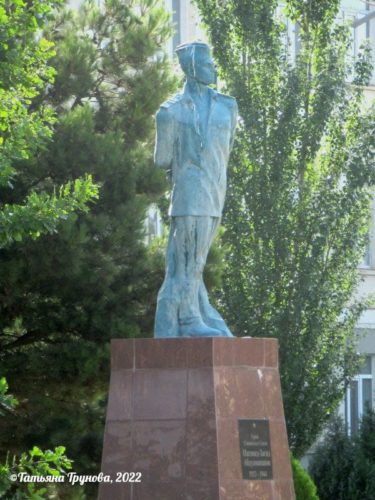 Памятник Абдулманапову