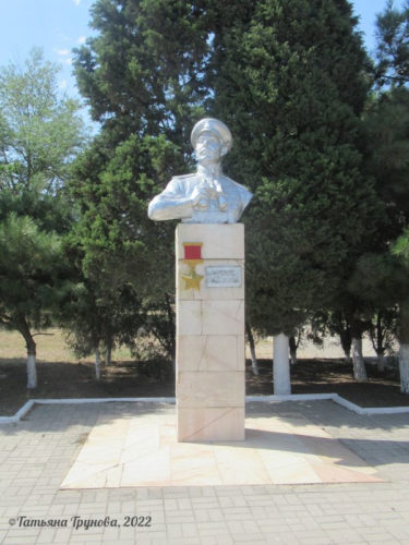 Памятник Магомеду Гаджиеву