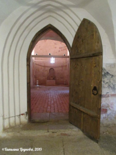 Портал и дверь