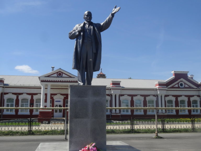 Памятник Ленину в Верх-Нейвинске
