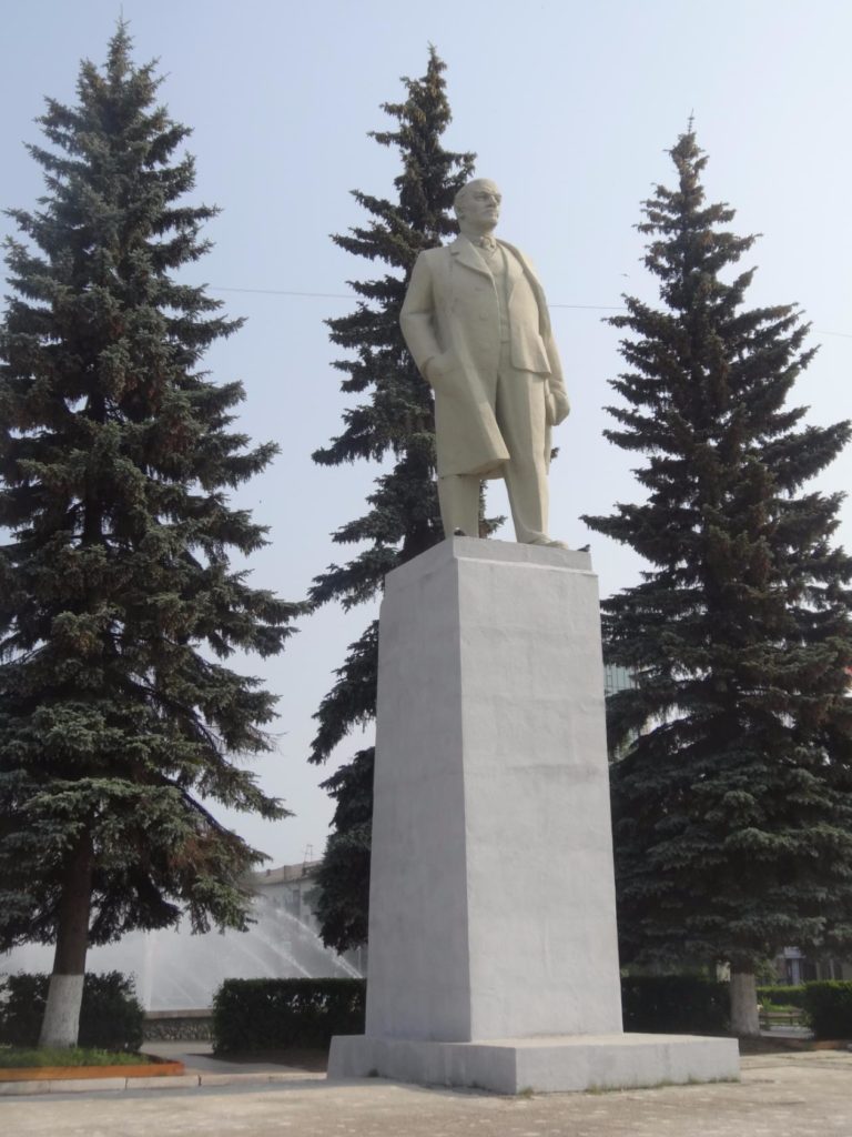 Памятник Ленину в Первоуральске