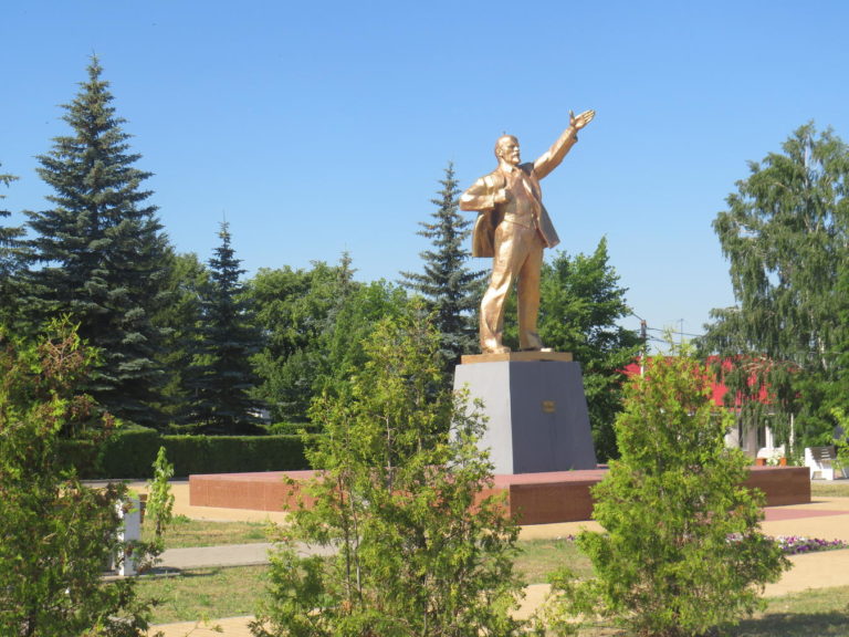 Памятник Ленину в Задонске