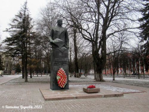 Памятник Толбухину (Ярославль)