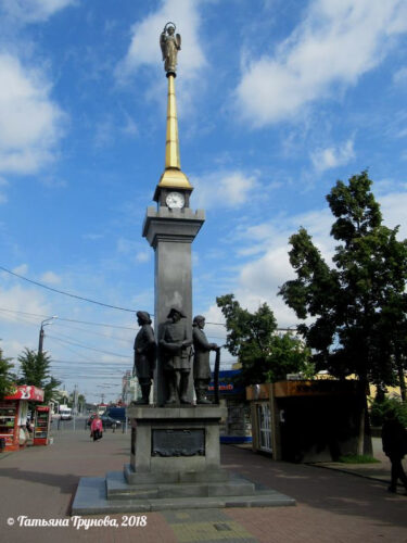 Памятник основателям города