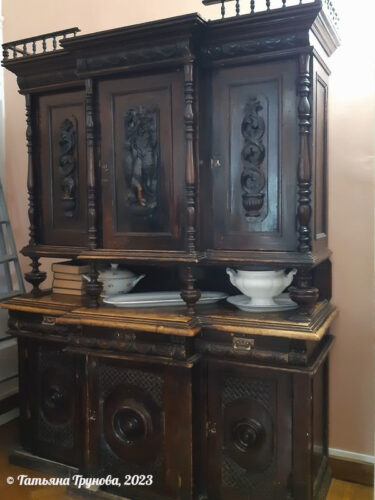 Парадная прихожая (сервант)